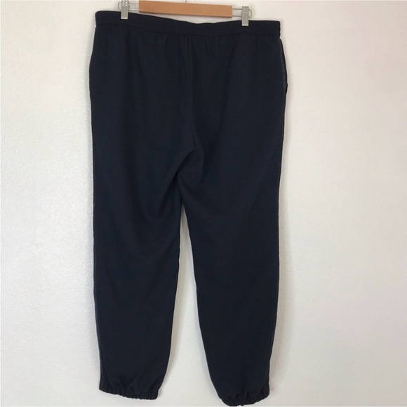 Banana Republic L Navy blue tuxedo jogger pant - Picture 3 of 12